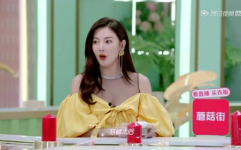 娱乐吃瓜小师妹,小师妹的奇幻修仙之旅